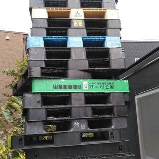 プラスチックパレット　110×110    10枚ほど