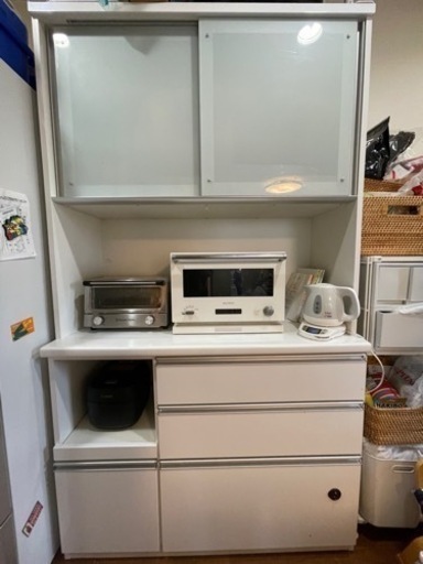 大塚家具　3年前購入　白い食器棚　キッチンボード（ネット決済ではなく商品と引き換えに現金受け渡し）
