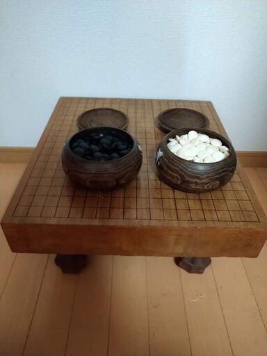 囲碁盤（高さ23cm,縦47cm,横43cm）と碁石