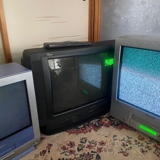 テレビデオ3台の画像