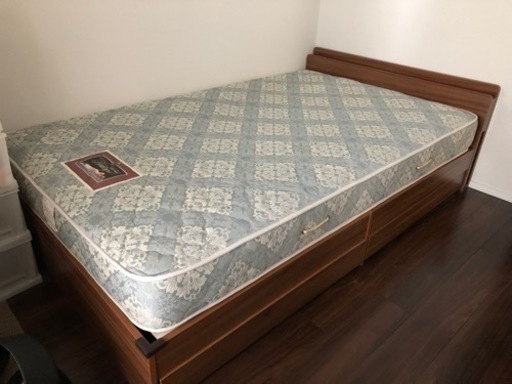 シモンズセミダブルベッド