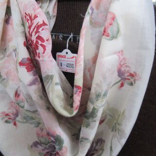 受託販売専門のリサイクルショップ　MOTTAINAI　大田区　お宝★★セータとショール★★　その他★お宝多★数取り揃え の画像