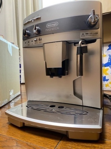デロンギ マグニフィカ全自動コーヒーマシン　ESAM03110S ほぼ未使用  全自動エスプレッソマシン　 DeLonghi