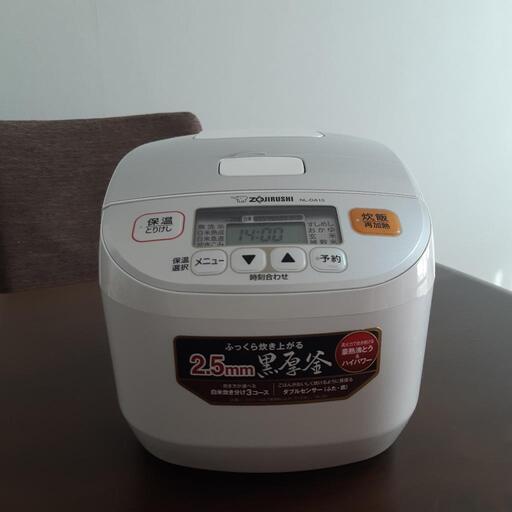 ZOJIRUSHI炊飯器とキャスター付きの便利な台
