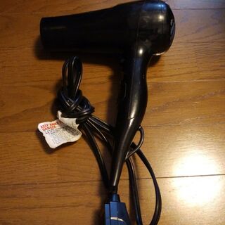 ヘアドライヤー 黒色