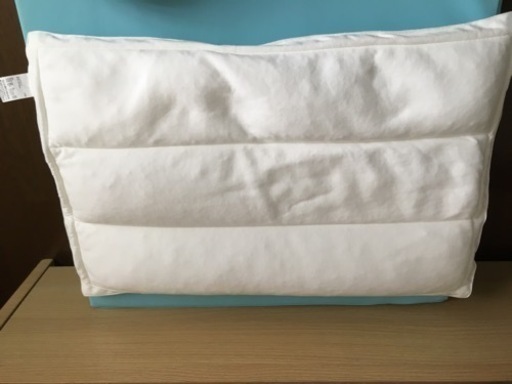 無印の沈み込みすぎないパイプ枕　枕カバーつき