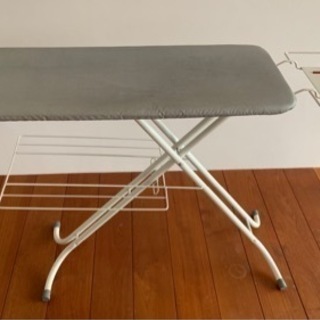 折りたたみ式アイロン台の画像
