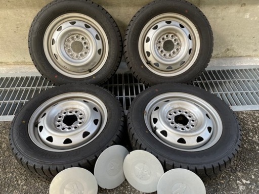 スタッドレスタイヤ4本セット　キャップ有り