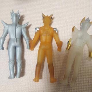 ウルトラマンフィギュア3体の画像
