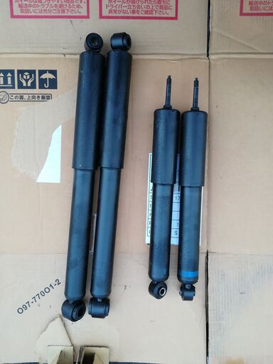 ハイエースショックアブソーバー純正