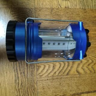 ステンレスコップ3個、電池式ランタンの画像