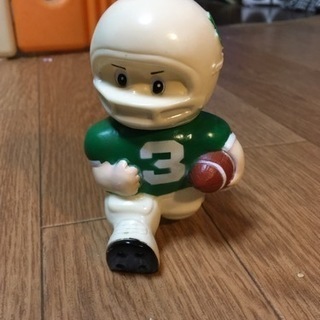 アメフト選手の貯金箱差し上げます。