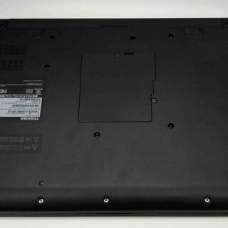 東芝ノートパソコン i3（中古）、8GBのメモリ、SSD256GB、15.6画面、Intel UHD Graphics 620、Windows11,Photoshop2021,Illustrator2021,Premiere2020,Office2021等。