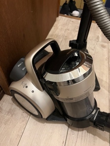 【美品】東芝 サイクロン式 掃除機　VC-BK550 シャンパンベージュ