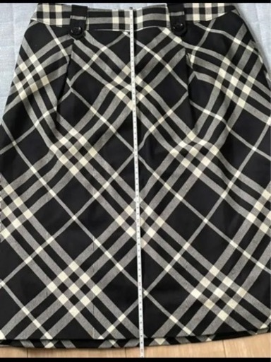BURBERRY LONDON  黒白ノバチェックスカート
