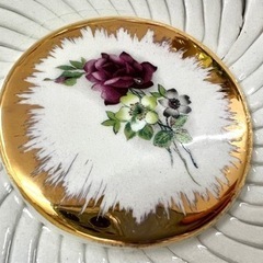 De main    陶器のフルーツバスケットの画像
