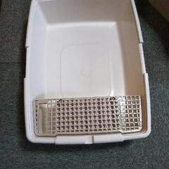 猫のトイレとペットシーツの画像