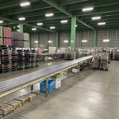食品倉庫内のレーンで食品を仕分けするお仕事です　未経験者歓迎!の画像