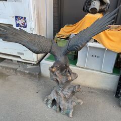 ★中古★置物　鷹　鉄製　鋳物　可動式　