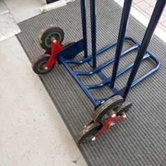 階段運搬車【リライズ野田愛宕店】【店頭取引限定】【中古】【管理番号：ITCQEYC57D4S】の画像