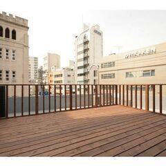 本郷の街にある女性専用シェアハウスです。なんとこの建物は昭和9年に建てられた物件で国の登録有形文化財に指定されています。 - 文京区