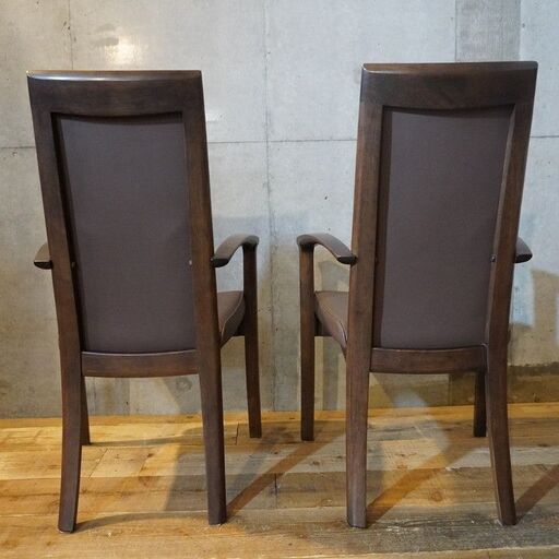 karimoku(カリモク家具)のオリジナルブランドDirettore(ディレトーレ)のダイニングチェア2脚セットです！シンプルモダンなデザインとシックな色合いが魅力のハイバックタイプのアームチェア①BJ411