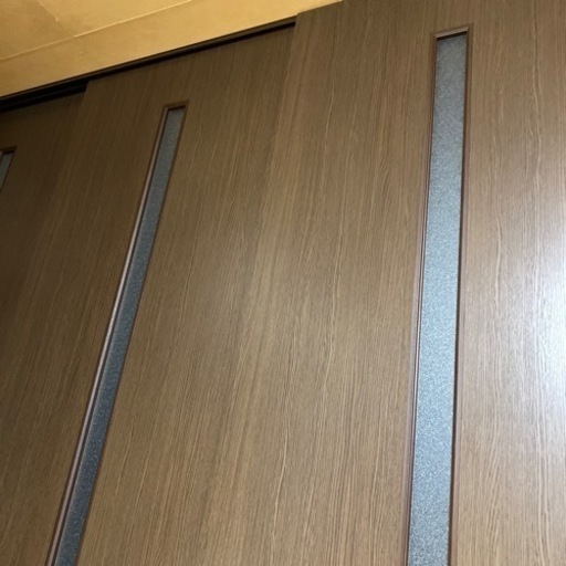 決まりました、有難うございます。3枚扉