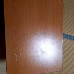 小さいテーブル【お話し中】の画像