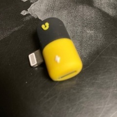 iPhoneイヤホン充電変換ケーブル2ポート付アダプタの画像