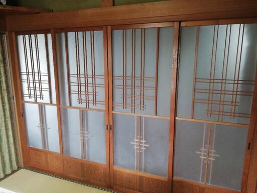 処分間近　レトロ　50年前の組子等が施された建具です。