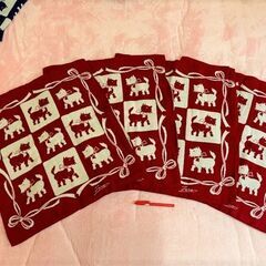 ★美品・秋冬用4枚!!犬好きの方などへ・ワンちゃん柄がかわいい赤...