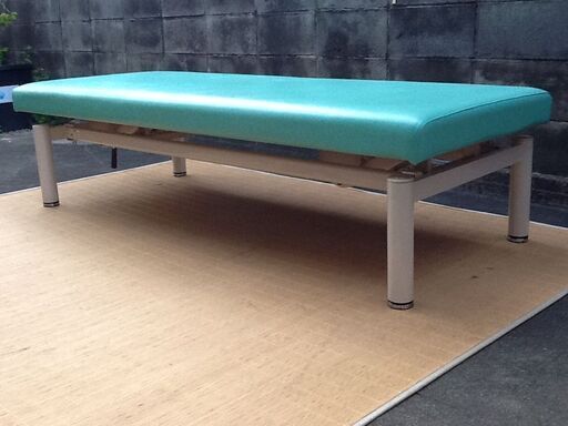 【1台入荷】手動昇降マッサージベッド 高田ベッド製作所 無孔 施術台