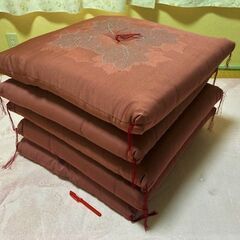 ★美品5枚!!厚みしっかり・54×57㎝・上品な座布団セット・小豆色★