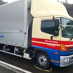13トン大型長距離トラックドライバー
