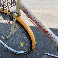 サドル新品に交換✨鍵なし女の子向け自転車✨24インチ　黄色✨鍵あり✨ブレーキやベルの動作確認もしております✨中古品　　【こちらは店舗です。浜村鹿野温泉ICから3分  買取本舗 宮本リサイクル  営業時間９～１９時  定休日水曜のみ←連絡できませんm(_ _)m】の画像