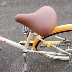 サドル新品に交換✨鍵なし女の子向け自転車✨24インチ　黄色✨鍵あり✨ブレーキやベルの動作確認もしております✨中古品　　【こちらは店舗です。浜村鹿野温泉ICから3分  買取本舗 宮本リサイクル  営業時間９～１９時  定休日水曜のみ←連絡できませんm(_ _)m】の画像