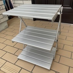 キャンプギア　棚の画像