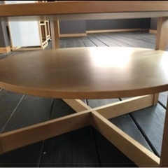 IKEA デザイナーズ円形テーブルの画像