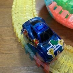 光ながら走る車のおもちゃ　マジックトラックスの画像