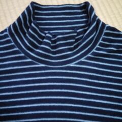 ユニクロ　ヒートテック　フリースモックネックT　長袖　ボーダー　ネイビー　紺色の画像