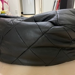 円形型ソファ　クッションの画像