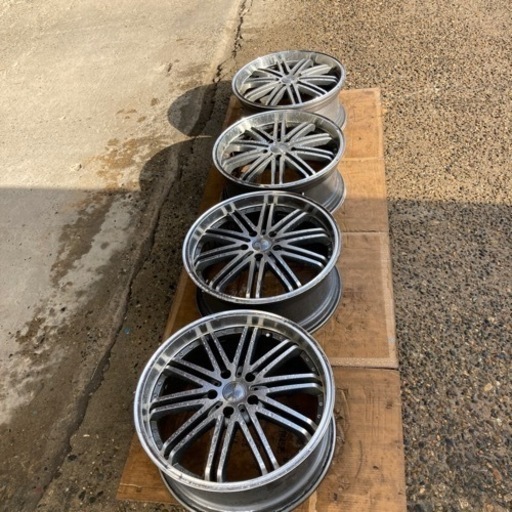?WREST アルミ4本セット 19×8J ET45 PCD114.3 5穴