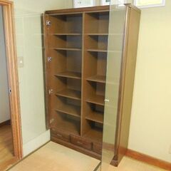 全面ガラス戸本棚　戸棚　飾り棚の画像