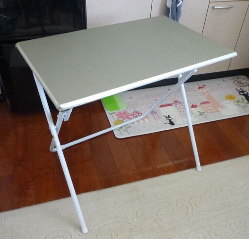 簡易作業台とIKEAの椅子