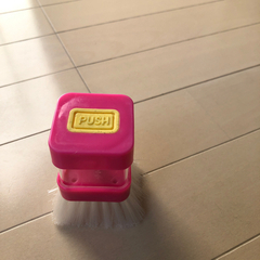 ✨未使用✨洗剤をINできるブラシの画像