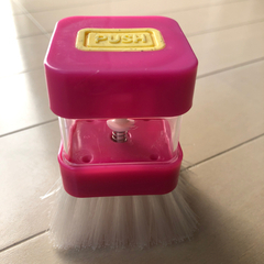 ✨未使用✨洗剤をINできるブラシの画像