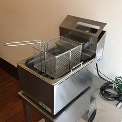 厨房機器　電気式フライヤーの画像