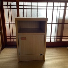 小さい電話台　お引き取り決定しました。