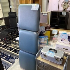 ^_^   待合室の椅子　