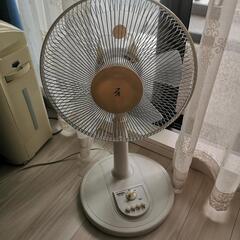 高さ、風量調整可能置型扇風機